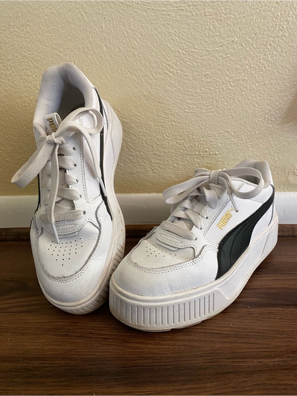 Puma White Sneakers with Black Formstripe and Gold Logo